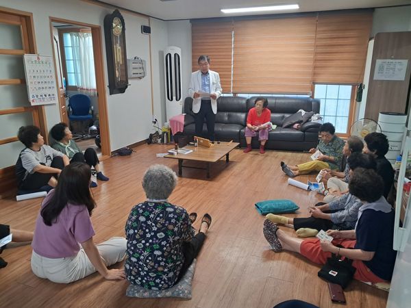 안경광학과 김해시 생림면 북곡마을 어르신 눈 시력검사 및 안질환 상담-건강 365 봉사활동